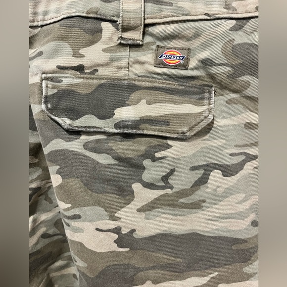 Dickies Womens Plus Size 16 Relaxed Fit Stretch Cargo Straight Leg Pant - Picture 10 of 10